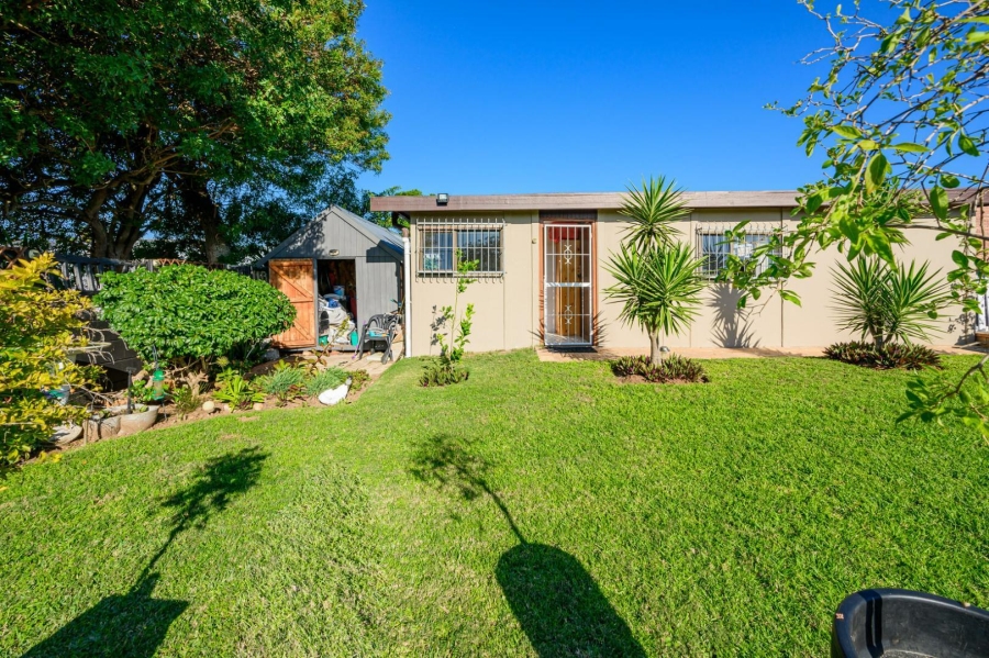 8 Bedroom Property for Sale in Summerstrand Eastern Cape